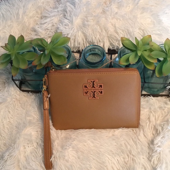 Tory Burch Handbags - NWT Tory Burch Lily Pouch